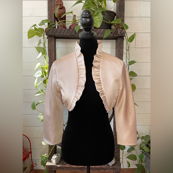 David’s Bridal: Beige Ruffle Collar Bolaro Jacket - Picture 14 of 17